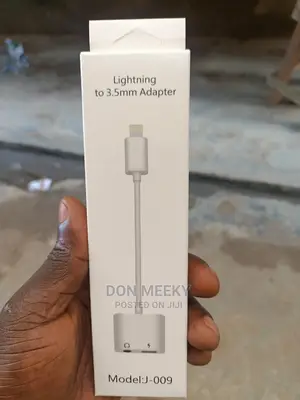 iPhone Lightning to 3.5mm Adapter