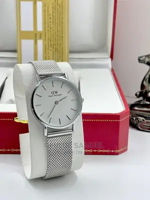 Female Daniel Wellington