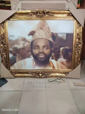 Modern Antique Royal Vintage Frame in Lagos