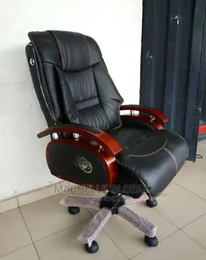 Luxury Executive Adjustable Swivel Leather Office Chair.