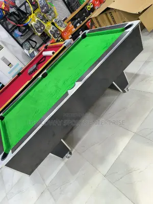 Quality 8ft Pool Table With Accessories