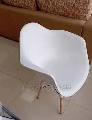 Quality Plastic Chairs With Iron Leg