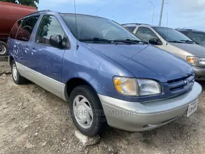 Toyota Sienna XLE & 1 hatch 2000 Blue