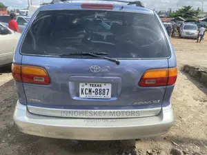 Toyota Sienna XLE & 1 hatch 2000 Blue