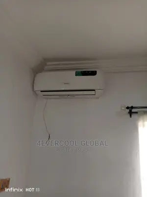 Air-Condition Installation Man