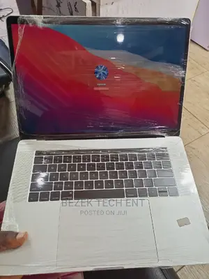 New Laptop Apple MacBook Pro 2017 16GB Intel Core I7 SSD 256GB