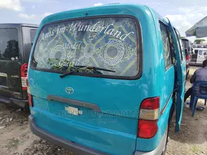 Toyota HiAce 2004 Blue