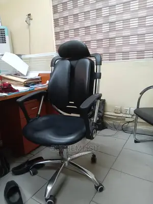 Luxury Executive Adjustable Swivel Leather Office Chair.