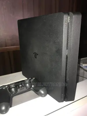 Direct Uk Used Ps4 Slim+ 1 Pad + Latest Games