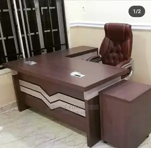 Complete Set of Executive Chair and Table
