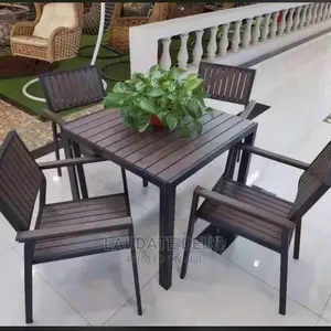 Contemporary Garden Table With 4 Seaters