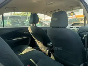 Toyota Yaris Base Sedan 4dr 2010 Silver