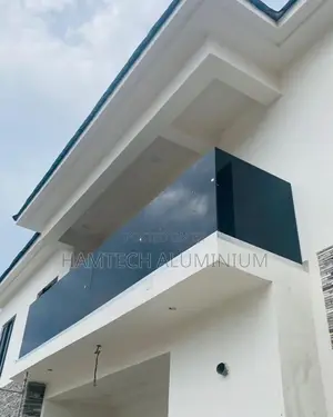 New Fabricated Balcony Glass