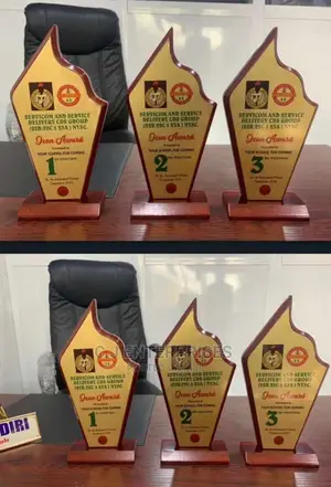 Wooden Award Plaque O90
