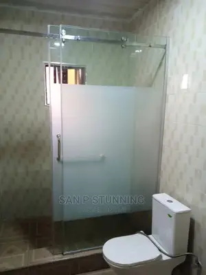 Slide Frozen Glass Cubicle