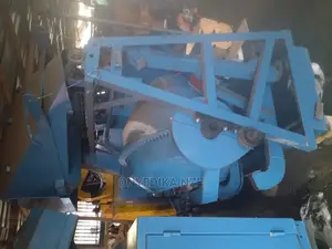 Self Load Concrete Mixer With Hoist