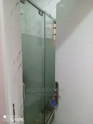 Simple and Lovely Shower Cubicle