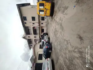 3bdrm Block of Flats in Igg Crescent Off, Port-Harcourt for sale