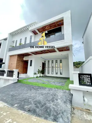 5bdrm Duplex in Chevron for sale