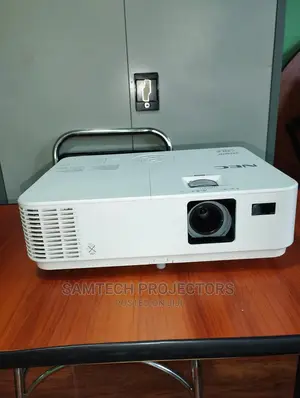 Bright Link Nec Projector for Outdoor Visual Display