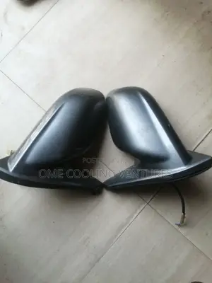 Complete Set Of Side Mirrors For Pontiac Vibe