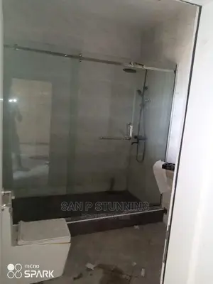 Lovely Shower Cubicle Straight Flight.
