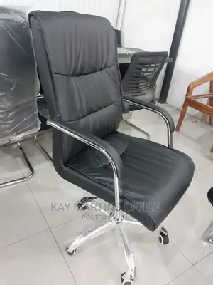 Quality Executive Swivel Leather Office Chair.