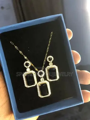 Jewelry Set:Earring and Necklace