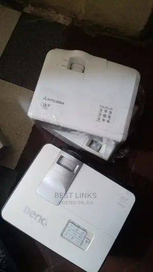 Benq, Mishubishi Projector Available