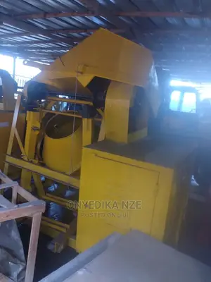 Self Load Concrete Mixer With Hoist