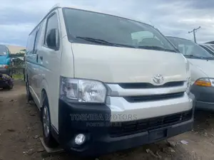 Toyota HiAce 2013 White