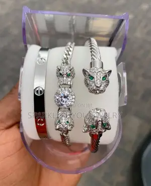 Fashion Bracelet: Top Notch Quality at Affordable Prices.