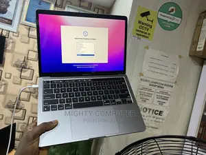 Laptop Apple MacBook 2020 16GB Intel Core I7 SSD 256GB