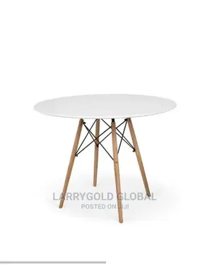 Imported Top Quality Luxury Bentwood Round Dining Table