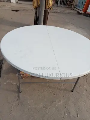 10 People Table