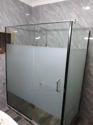 Frozen Glass Shower Cubicle Design With Hinge Door.