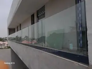 Classic Glass Rail Design With Top Notch Frameless