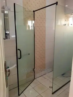 Hinge Door Shower Cubicle With Black Accessories