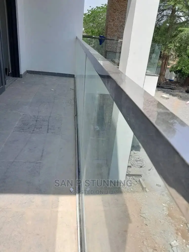 Top Notch Frameless Glass Railing Design.