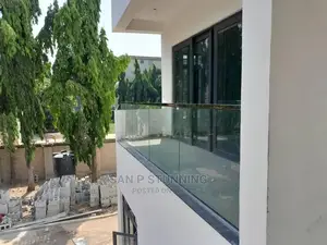 Glass Rail Design With Frameless Tools Installation.
