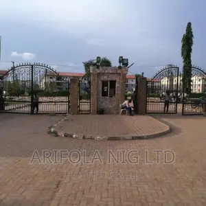3bdrm Block of Flats in Goodluck Jonathan, Isheri / Egbe Idimu for sale