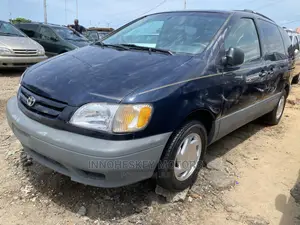 Toyota Sienna LE 2002 Blue