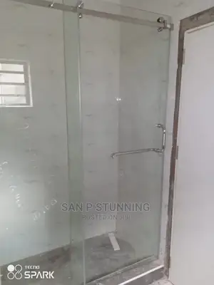 Slide Door Classic Shower Cubicle With Great Space to Bath
