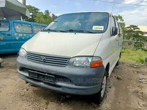 Toyota HiAce 2005 White