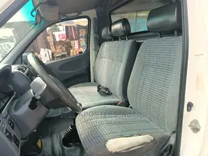 Toyota HiAce 2004 White