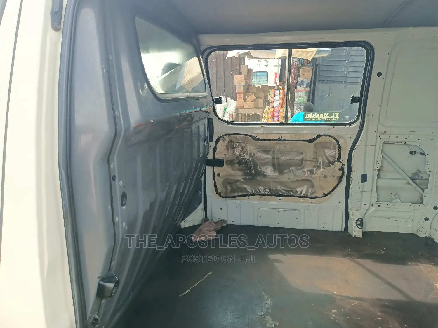 Toyota HiAce 2004 White