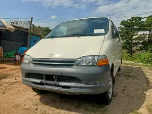 Toyota HiAce 2004 White