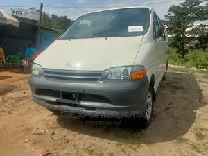 Toyota HiAce 2004 White