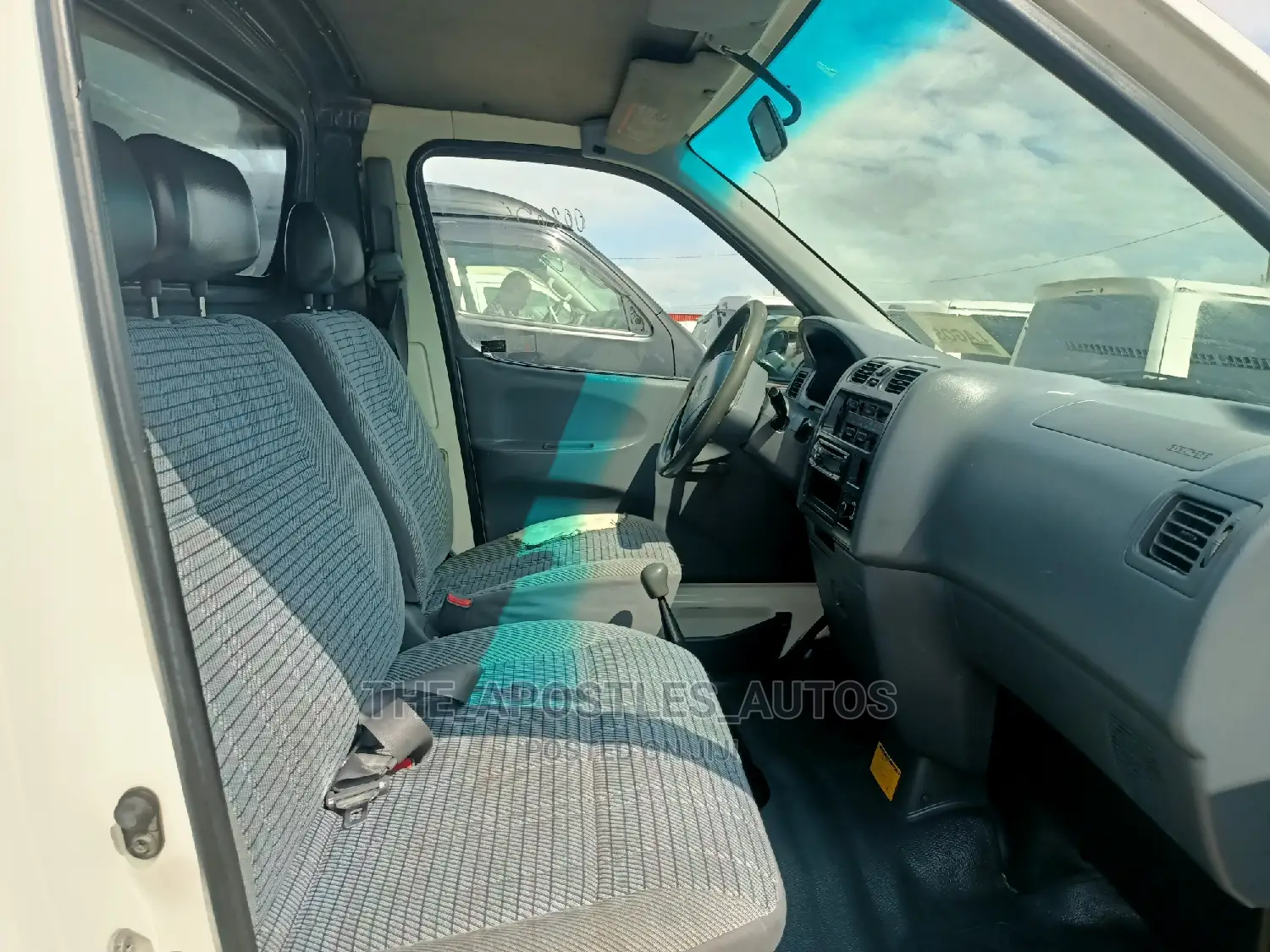 Toyota HiAce 2004 White