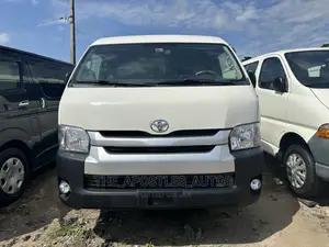 Toyota HiAce 2013 White